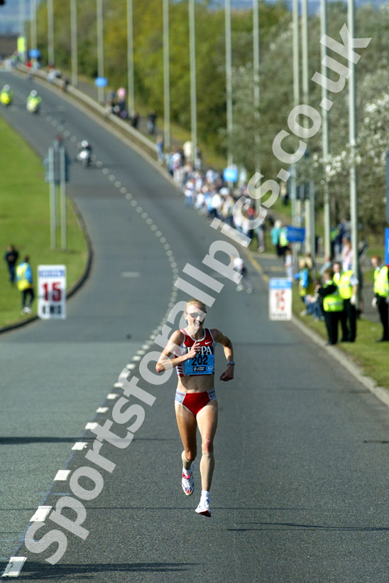 No runners in sight as Paula Radcliffe heads for a World Best in the GNR